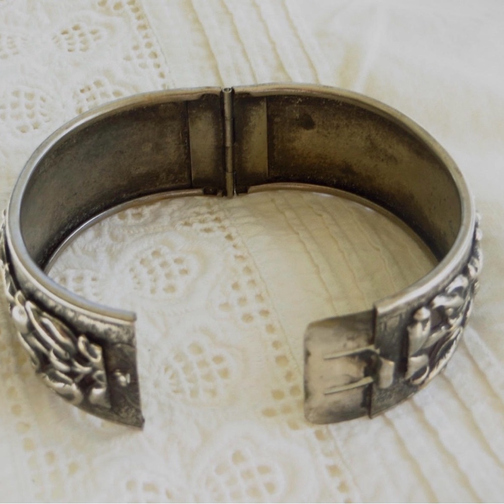 Sterling Silver Art Nouveau Bangle Flower Motif - Picture 5 of 5